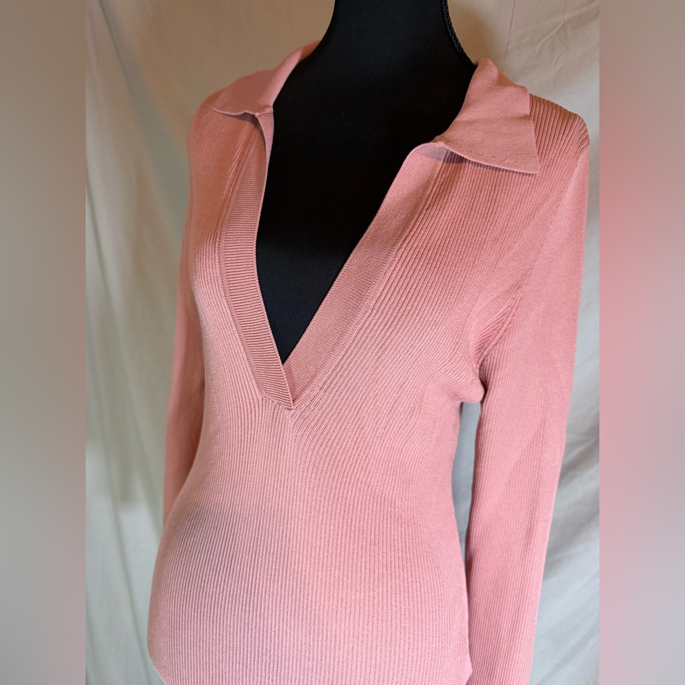 MinkPink Ribbed Collared Deepβ V-Neck Top π - Picture 3 of 8